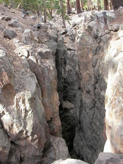 Grieta terremoto (Mammoth lakes california)