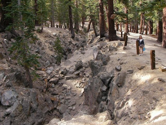 Grieta terremoto (Mammoth lakes california)