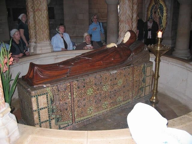 escultura virgen dormida