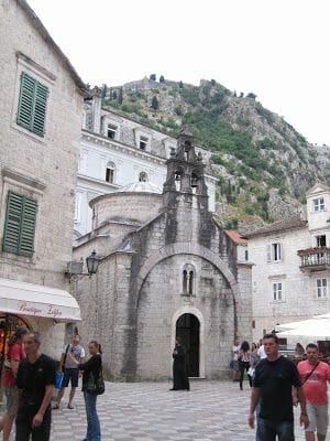 iglesia de San Lucas iglesia de San Lucas de Kotor, dos altares ortodoxo y catolico
