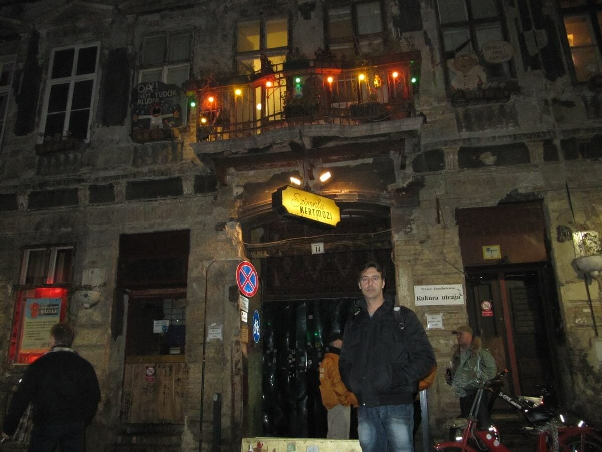 Simpla Bar, Szimpla Kertmozi, bares de Budapest