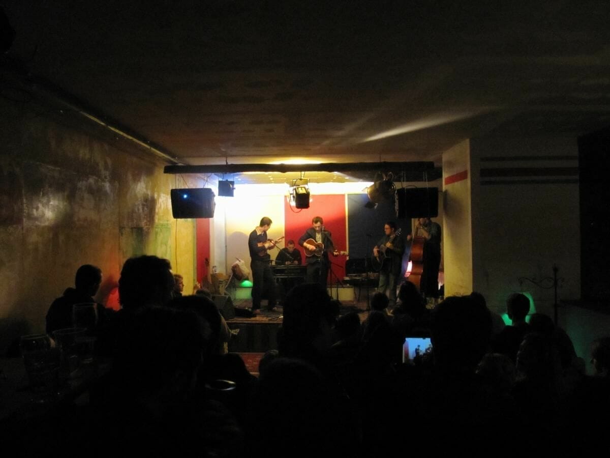 Simpla Bar, Szimpla Kertmozi, bares de Budapest
