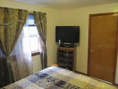 dormitorio principal desde la cama habitación alojamiento en Chicago