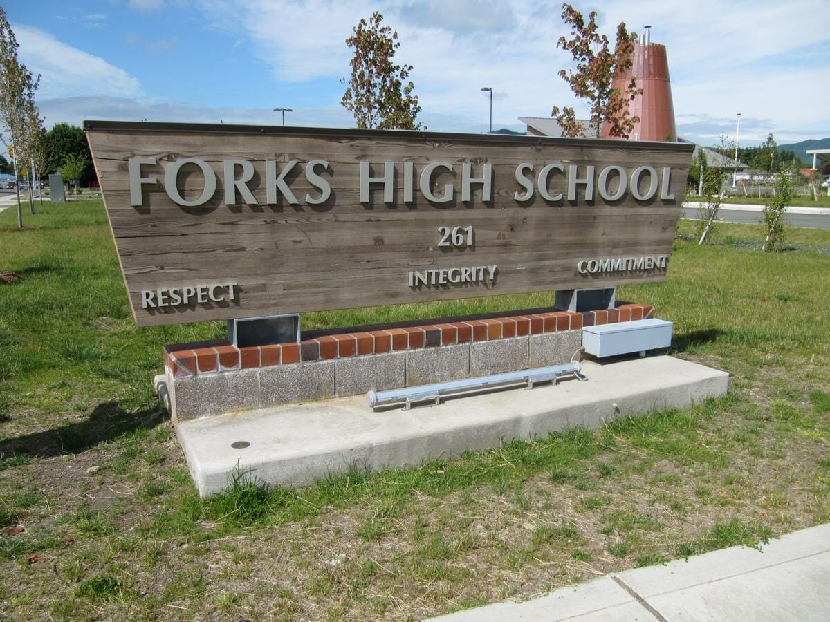 Colegio Forks high school