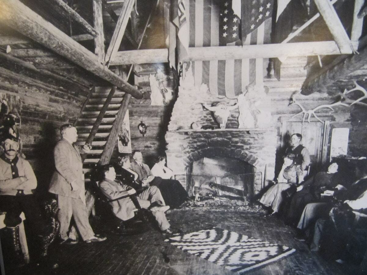 Buffalo Bill hotel, Pahaska tepee, alojamiento en Yellowstone