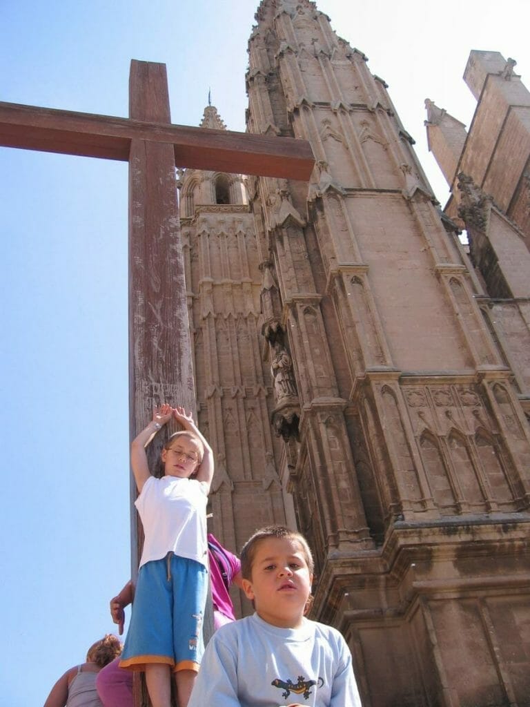 iglesia palma mallorca crucero niños
