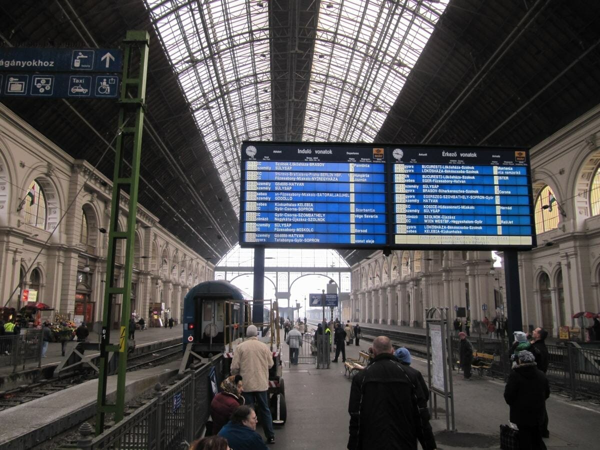 Andenes de tren de Keleti Budapest