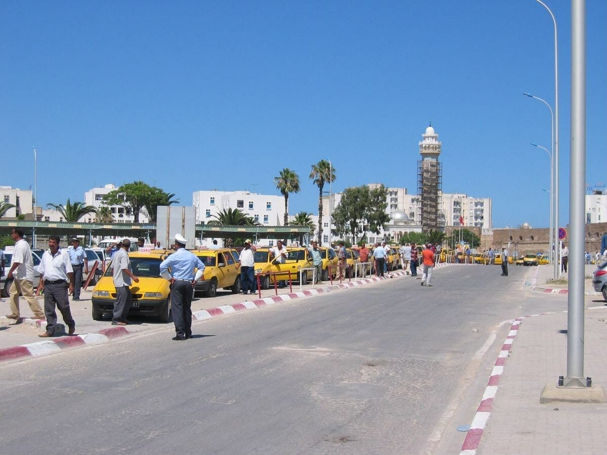 Cola de taxis en lal Terminal de Cruceros de La Goulette