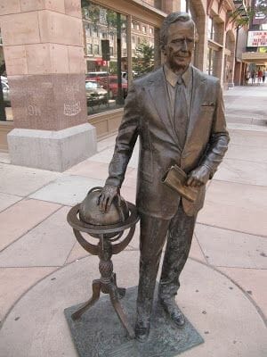George H. W. Bush
estatua Rapid City