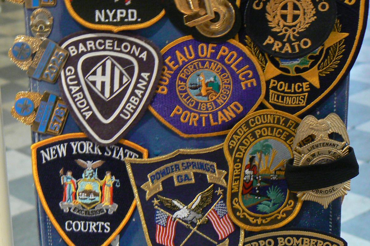 escudos policias sant paul chapel