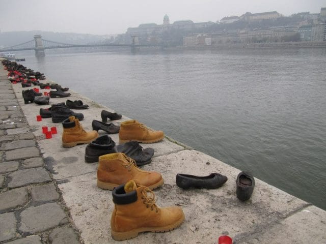 monumento a los zapatos