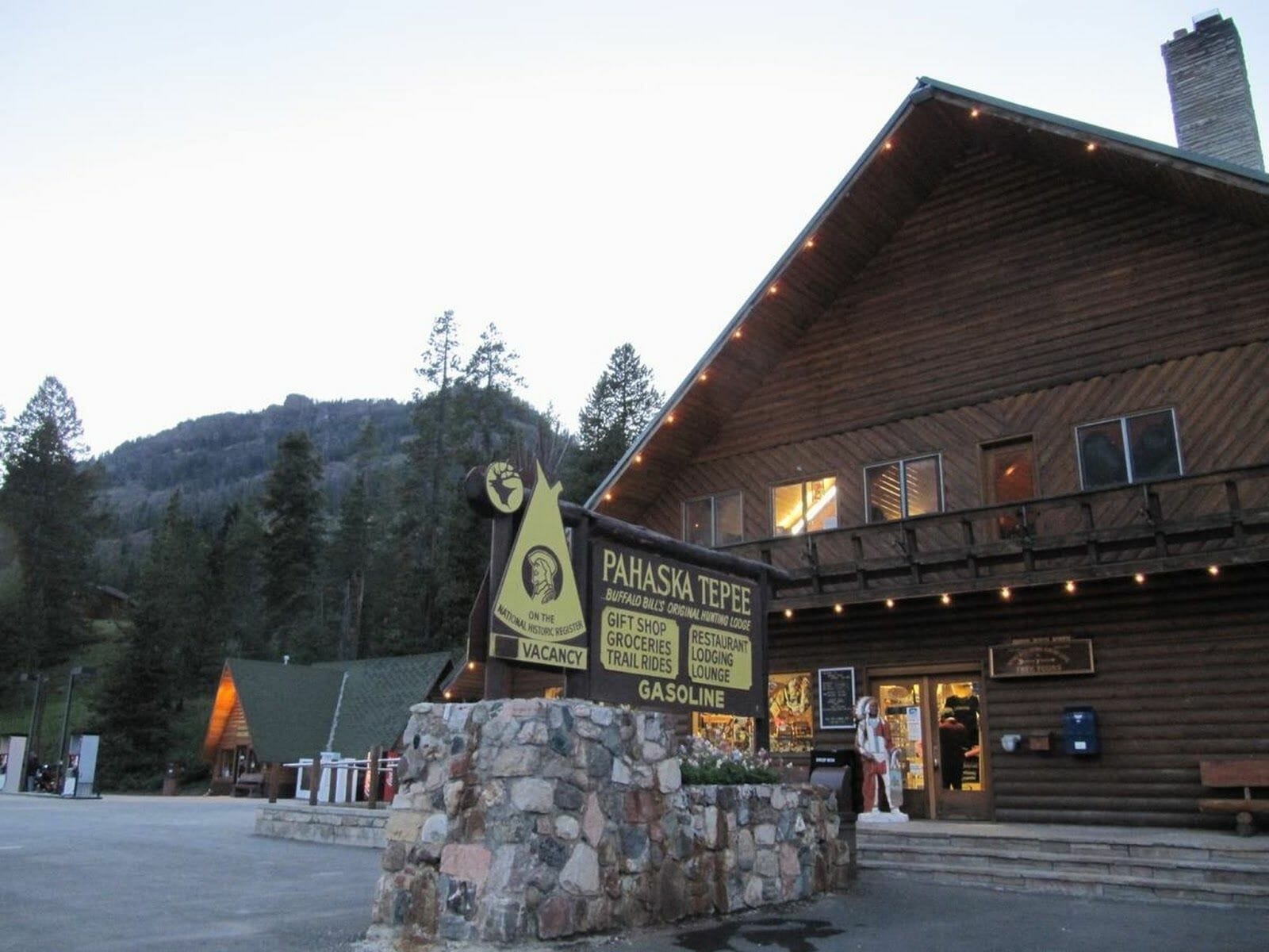 Buffalo Bill hotel, Pahaska tepee, alojamiento en Yellowstone
