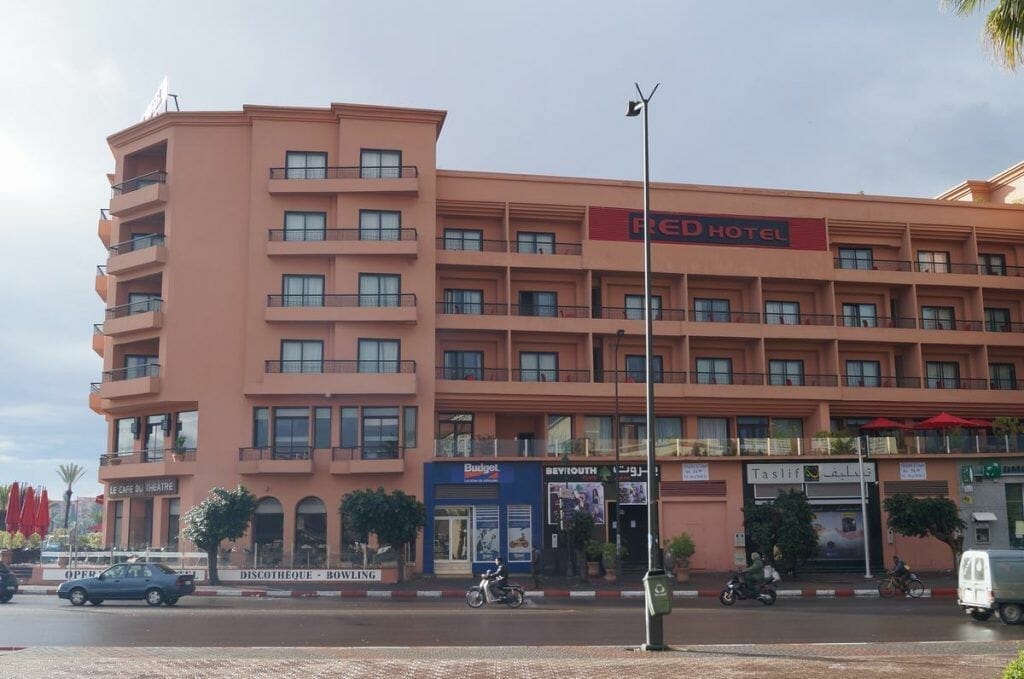 Budget, alquiler de coches, frente al Ibis de Marrakech