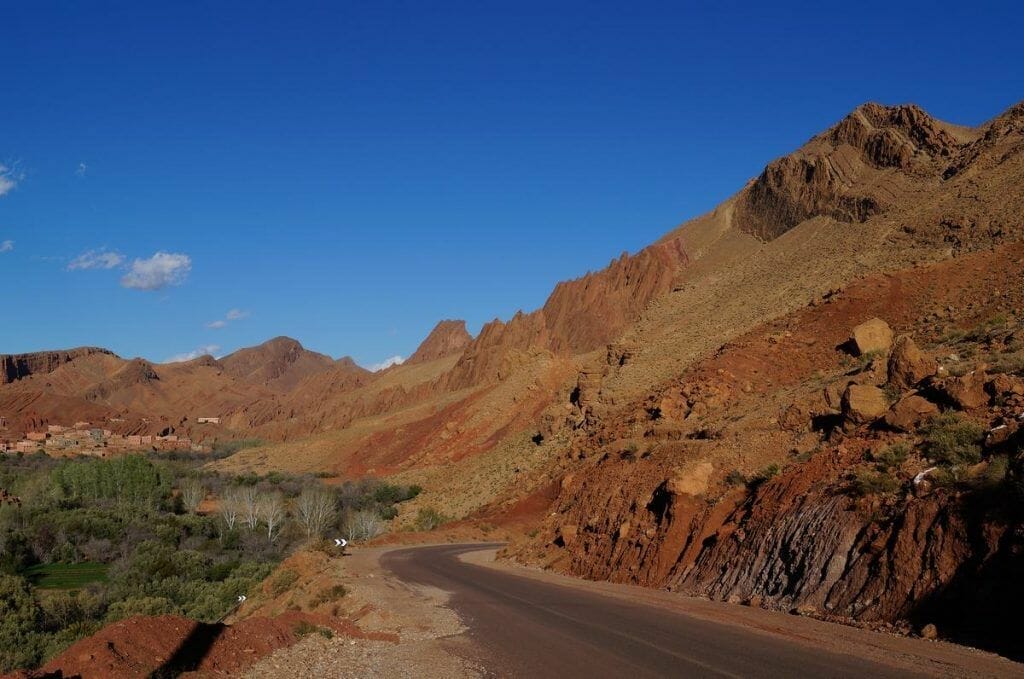carretera de la ruta de las mil kasbhas
