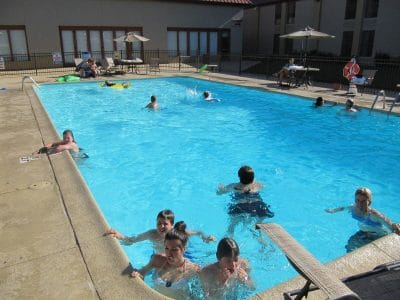 piscina en Buffalo Bill Cabins Village