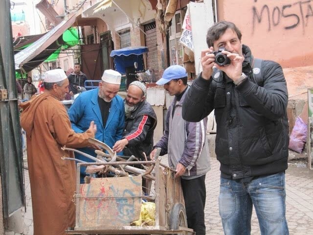 regateando en el zoco de marrakech