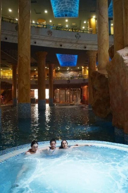 jacuzzi de la piscina interior balneario de la comunidad valenciana