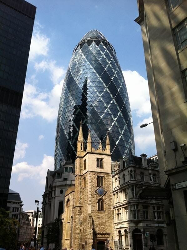 edificio Gherkin (pepinillo) o la torre Swiss Re edificio Gherkin, pepinillo, la torre Swiss Re