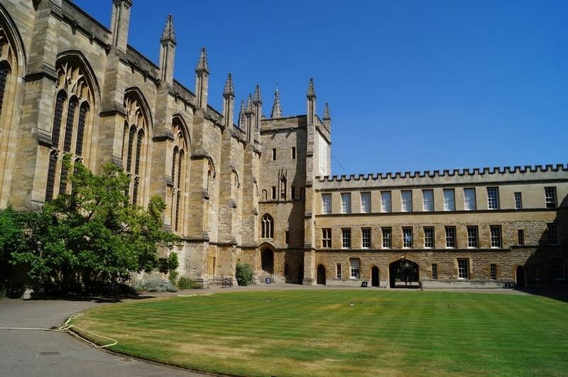 patio del New College de Oxford