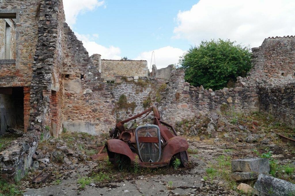 coche abandonado oradour sur glane