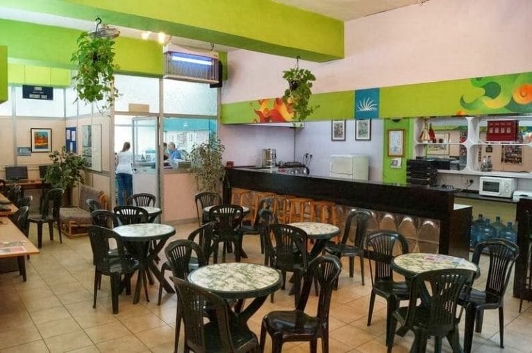 cafeteria estudiar ingles en Malta, escuela Elanguest ingles Malta, escuelas de ingles en san julian