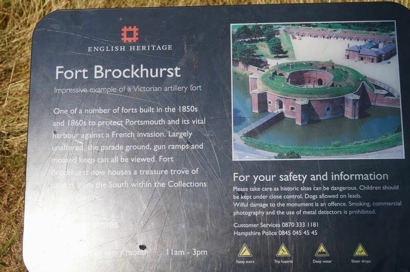 cartel Fort Brockhurst, castillos de Portsmouth, castillos medievales ingleses, fortalezas