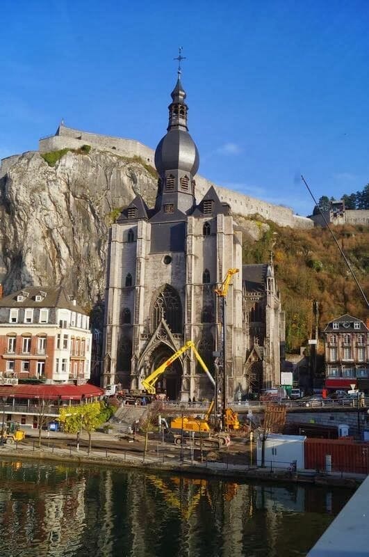la Collégiale Notre-Dame o Colegiata de Dinant