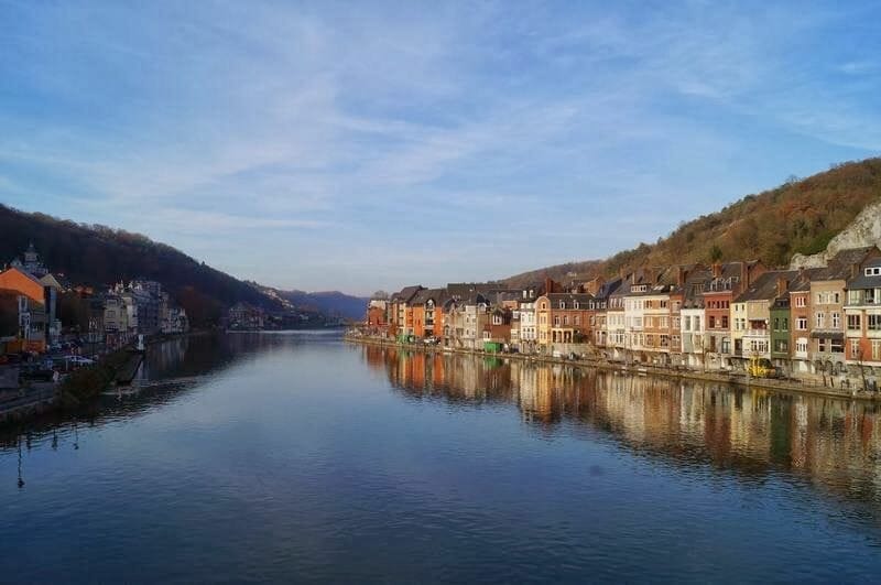 Río Mosa en Dinant