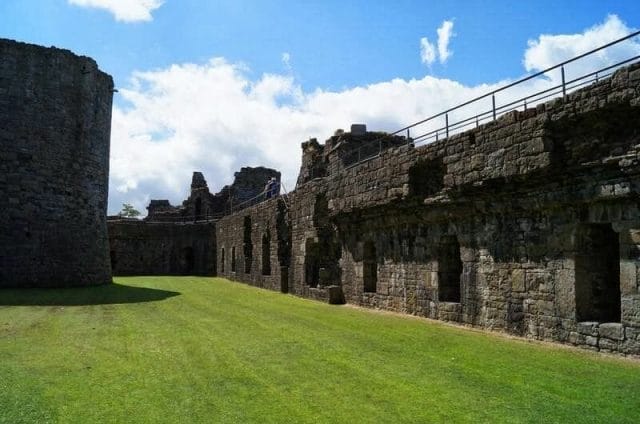 interior castillo de Beaumaris