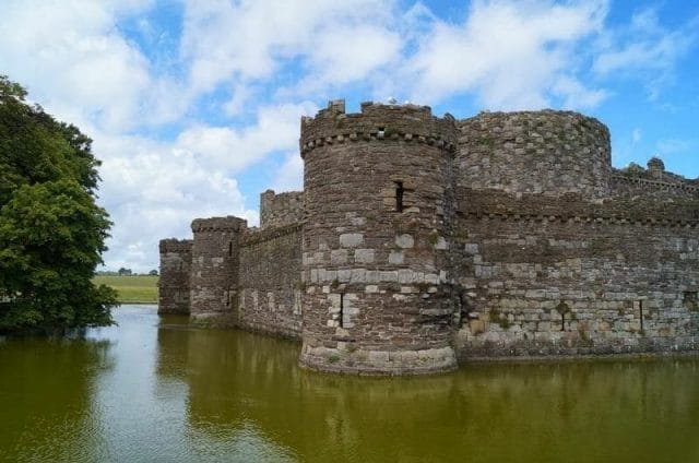 castillo de Beaumaris foso