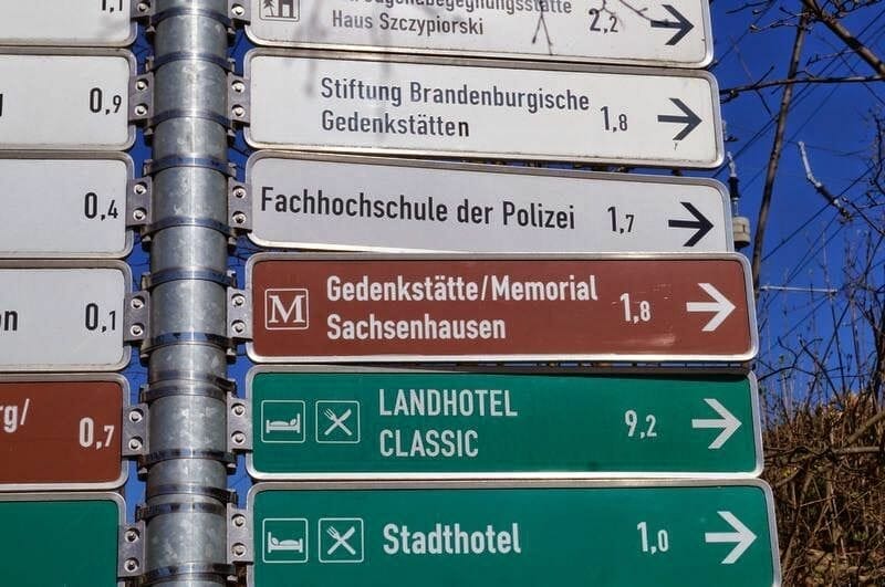 Letreros campo de concentración de Sachsenhausen