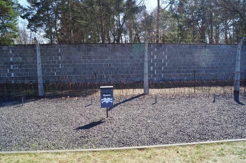 Muros y alambrada campo de concentración de Sachsenhausen