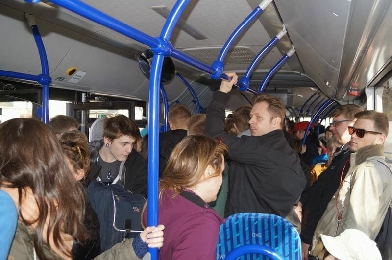 bus del campo sachsenhausen a la estación de tren