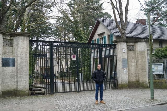 puerta entrada casa de la conferencia de Wannsee