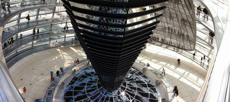 embudo desde arriba cupula del reichstag, parlamento aleman, bundestag, visita parlamento