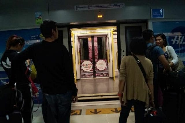 tren Airport rail link