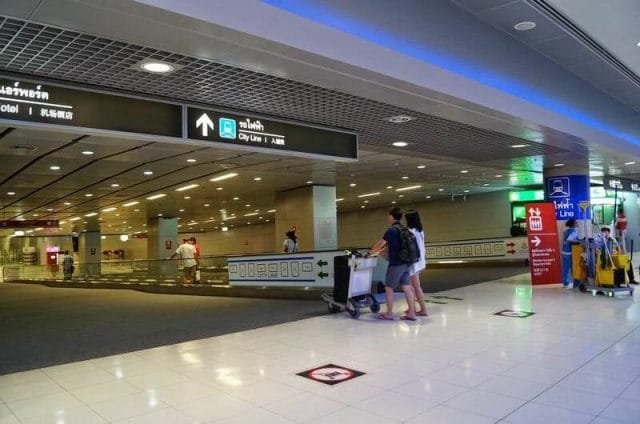 linea azul Airport rail link