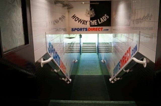 camino vestuarios estadio de fútbol del Newcastle