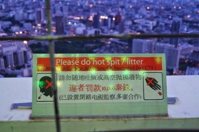no escupir desde la Torre baiyoke