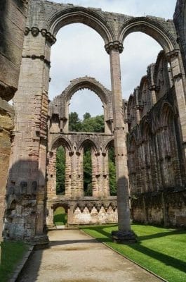 abadia fountains, fountains abbey, abadias cistercienses,cister,cister en Inglaterra, abadias inglesas, monasterios ingleses, monasterios medievales, English heritage, patrimonio humanidad