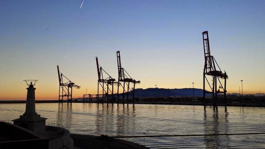 atardecer en puerto de Málaga