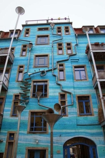 fachada de la musica de dresde Funnel Wall, muro del embudo, tribunal de los elementos, La fachada azul