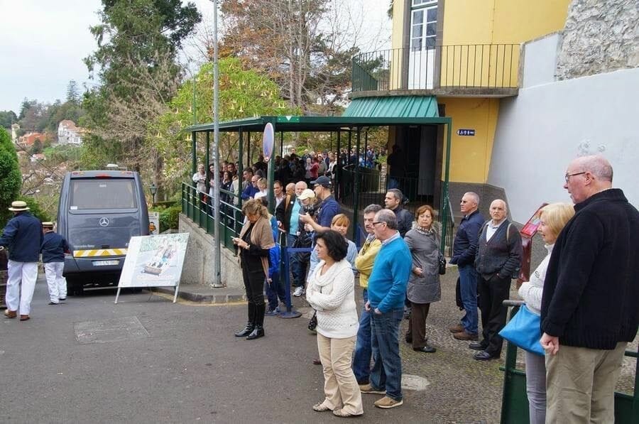 BAJADA CON LAS CESTAS EN FUNCHAL