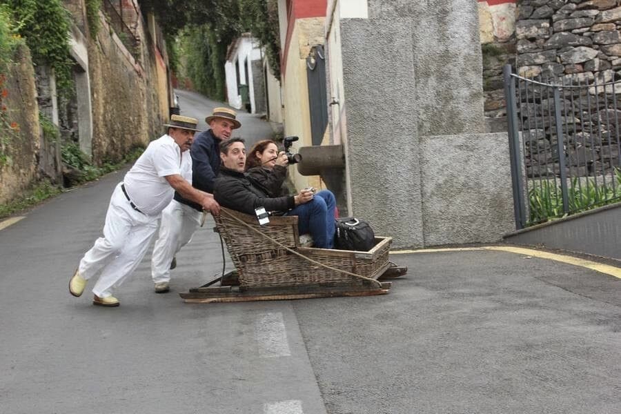 BAJADA CON LAS CESTAS EN FUNCHAL