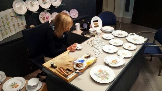 fábrica de Porcelana de Meissen artesano