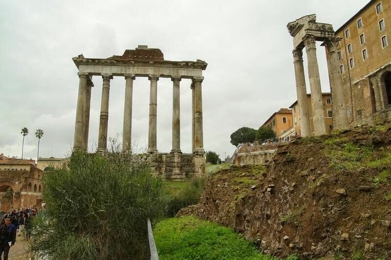 templo vespasiano foro romano Templo de Vespasiano