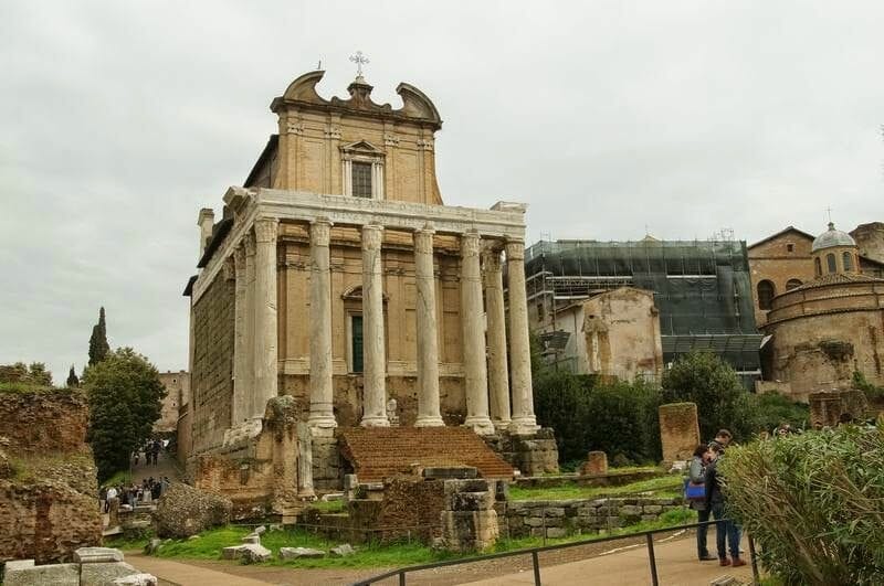 templo antonio y Faustina foro romano Templo de Antonio y Faustina