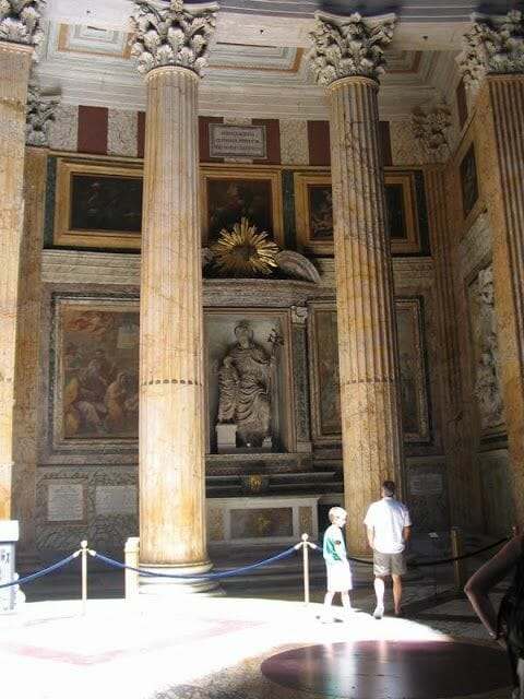 hornacinas del interior Panteon de Roma columnas del Panteón