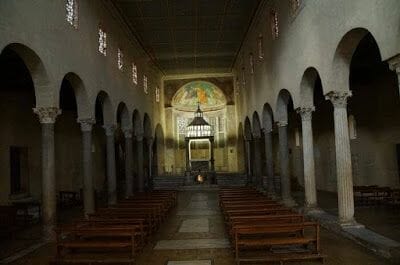 iglesia de San Jorge en Velabro nave interior