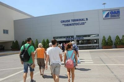 terminal del Atenas en un día en parada de crucero